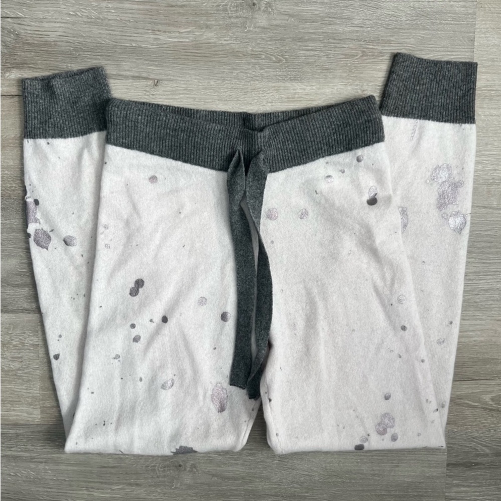 NWT BRODIE CASHMERE Splatter Foil Cashmere Joggers Silver White Pants Knit XS - Picture 10 of 13